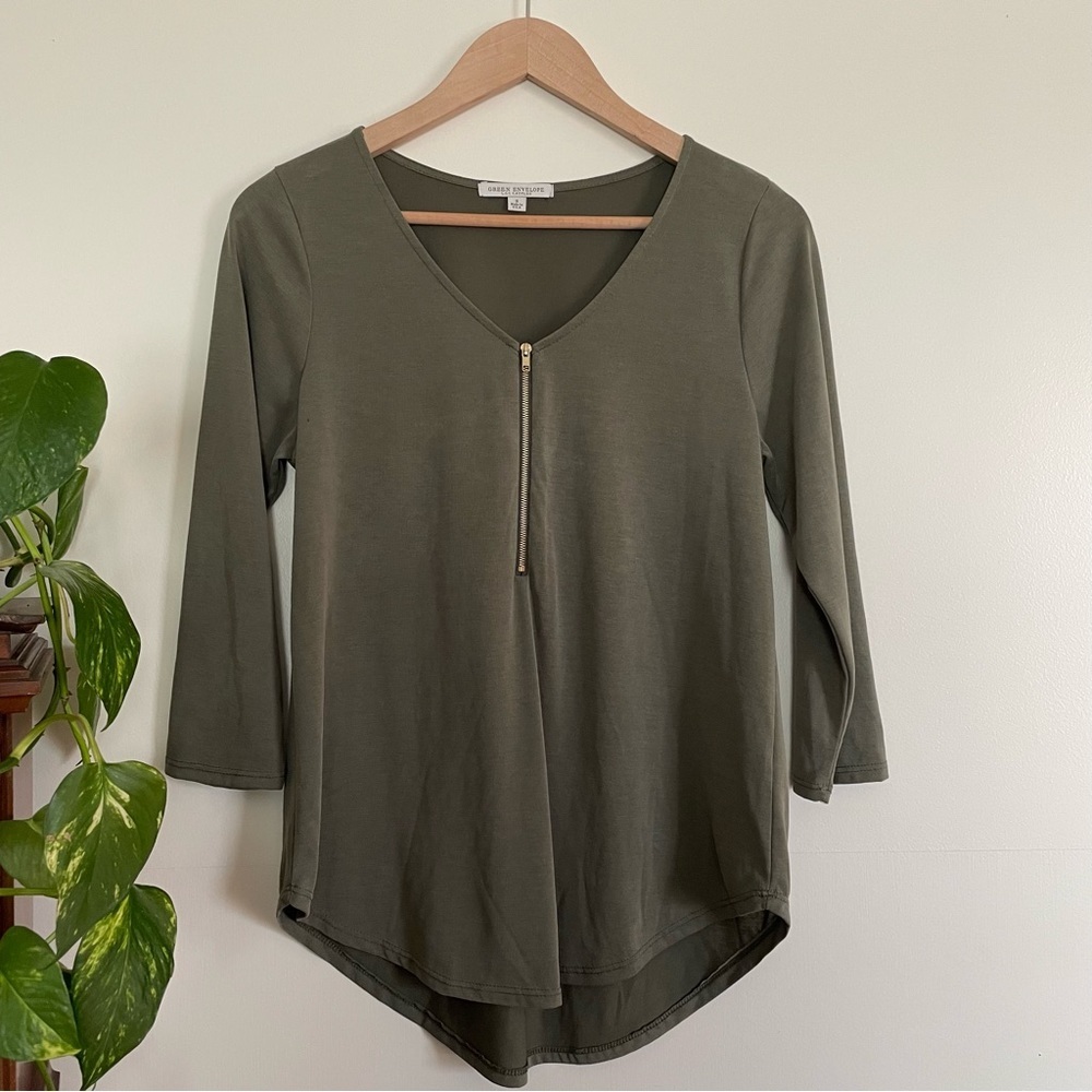 Green Envelope Los Angeles Half Zip V-Neck 3/4 Sleeve Top Sage Green Siz…